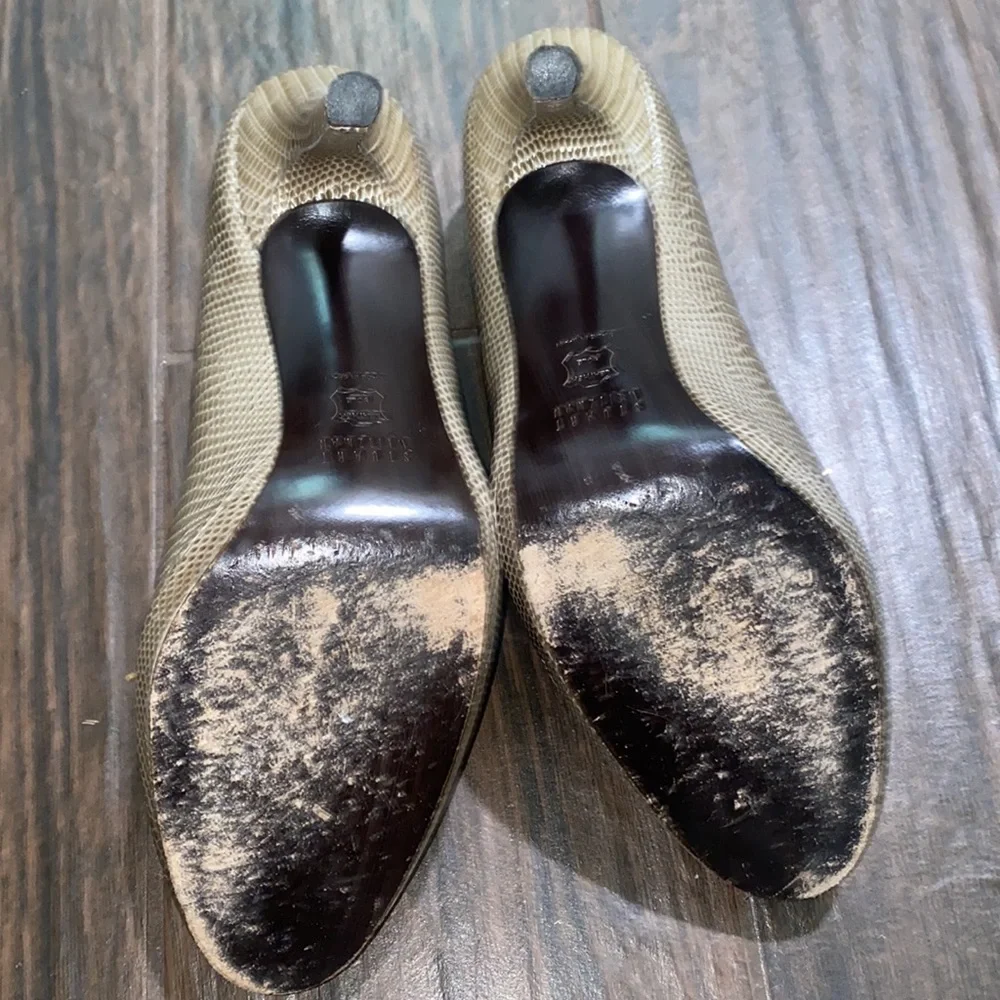 Stuart Weitzman snake embossed patent leather almost round toe pumps heels 8.5m